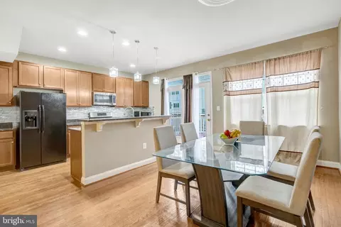 Dining - 4302 Potomac Highlands Cir, Triangle, VA 22172 photo 1 of 2