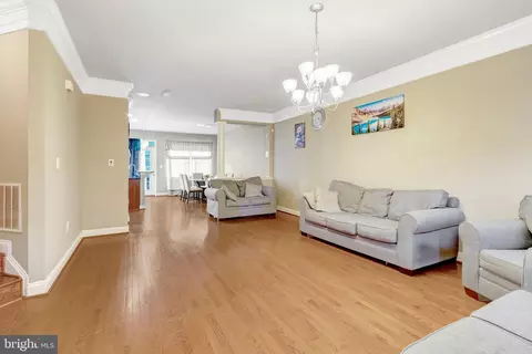 Living - 4302 Potomac Highlands Cir, Triangle, VA 22172 photo 2 of 2