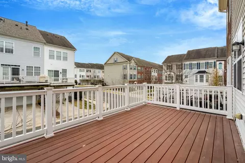 Exterior - 4302 Potomac Highlands Cir, Triangle, VA 22172 photo 4 of 6