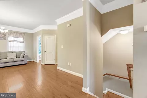 Entry Way - 4302 Potomac Highlands Cir, Triangle, VA 22172 photo 4 of 4