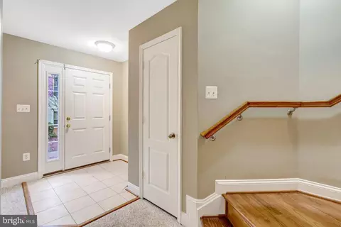 Entry Way - 4302 Potomac Highlands Cir, Triangle, VA 22172 photo 1 of 4
