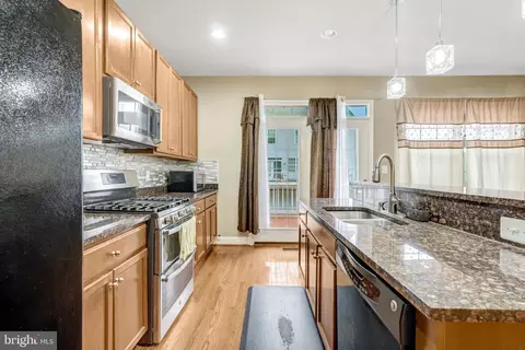 Kitchen - 4302 Potomac Highlands Cir, Triangle, VA 22172 photo 3 of 3