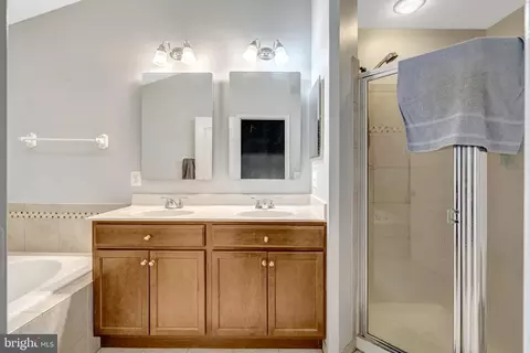 Bath - 4302 Potomac Highlands Cir, Triangle, VA 22172 photo 2 of 6