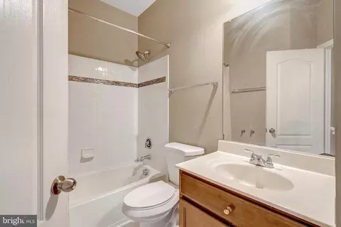 Bath - 4302 Potomac Highlands Cir, Triangle, VA 22172 photo 5 of 6