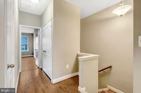 Entry Way - 4302 Potomac Highlands Cir, Triangle, VA 22172 photo 3 of 4
