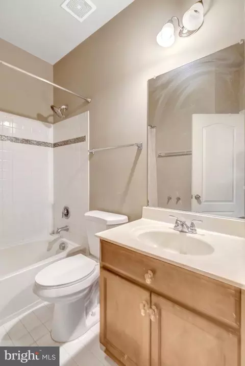 Bath - 4302 Potomac Highlands Cir, Triangle, VA 22172 photo 6 of 6