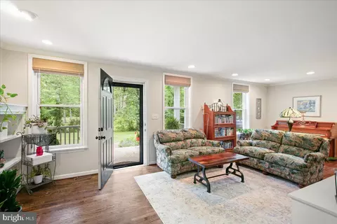 Entry Way - 19266 Mockingbird Heights Rd, Triangle, VA 22172 photo 1 of 3