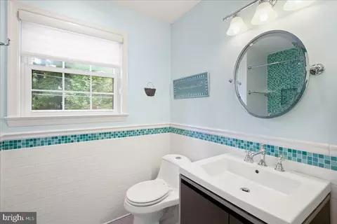 Bath - 19266 Mockingbird Heights Rd, Triangle, VA 22172 photo 4 of 5