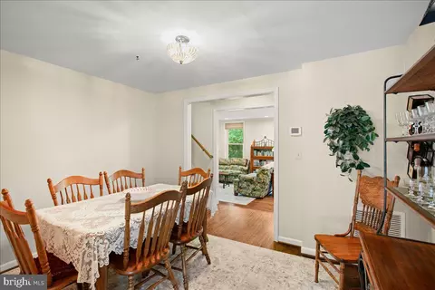 Dining - 19266 Mockingbird Heights Rd, Triangle, VA 22172 photo 3 of 3