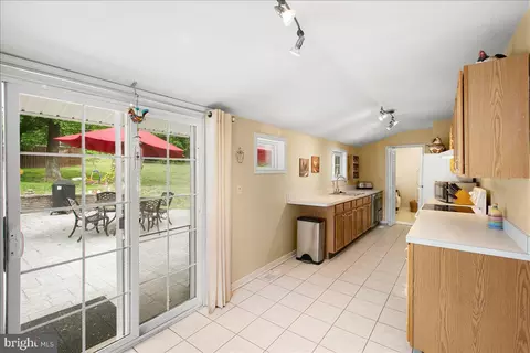 Entry Way - 19266 Mockingbird Heights Rd, Triangle, VA 22172 photo 2 of 3