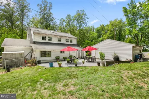 Exterior - 19266 Mockingbird Heights Rd, Triangle, VA 22172 photo 2 of 5