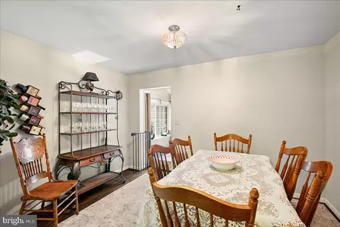 Dining - 19266 Mockingbird Heights Rd, Triangle, VA 22172 photo 2 of 3