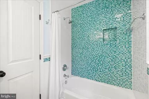 Bath - 19266 Mockingbird Heights Rd, Triangle, VA 22172 photo 5 of 5