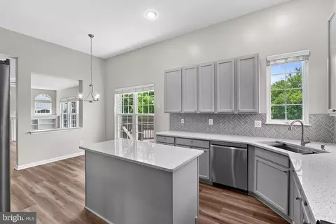 Kitchen - 12997 Kyle Moor Pl, Bristow, VA 20136 photo 6 of 6