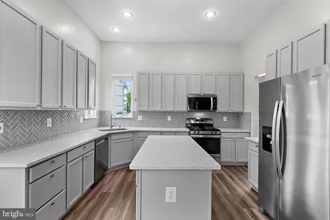 Kitchen - 12997 Kyle Moor Pl, Bristow, VA 20136 photo 5 of 6
