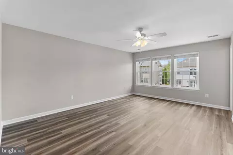 Living - 12997 Kyle Moor Pl, Bristow, VA 20136 photo 8 of 10
