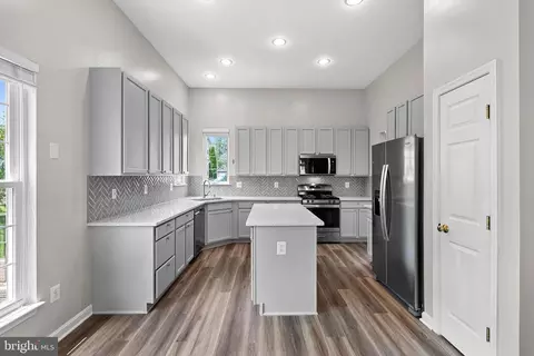 Kitchen - 12997 Kyle Moor Pl, Bristow, VA 20136 photo 2 of 6