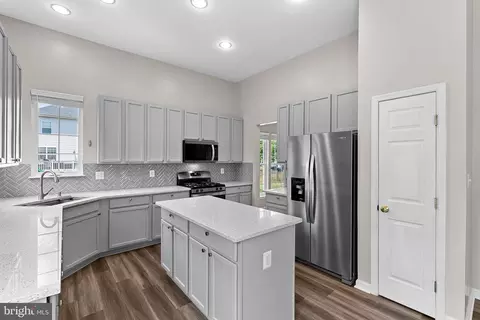 Kitchen - 12997 Kyle Moor Pl, Bristow, VA 20136 photo 3 of 6