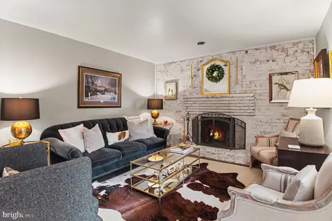 Living - 15745 Edgewood Dr, Dumfries, VA 22025 photo 2 of 2