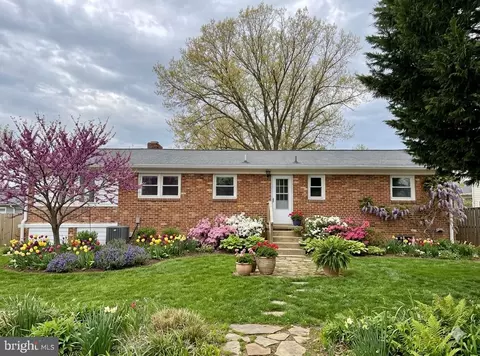 Exterior - 7629 Huron Dr, Gainesville, VA 20155 photo 2 of 2