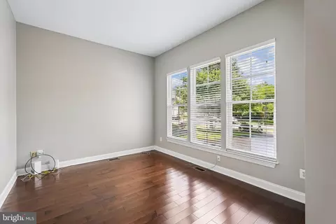 Living - 9046 Roaring Spring Loop, Bristow, VA 20136 photo 4 of 6