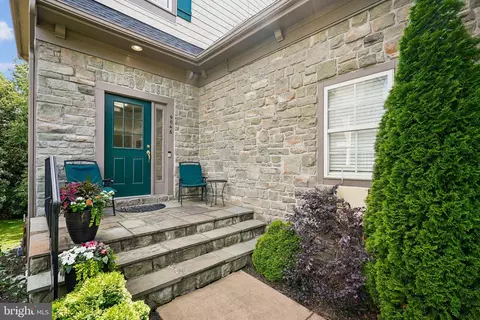 Exterior - 9046 Roaring Spring Loop, Bristow, VA 20136 photo 4 of 9