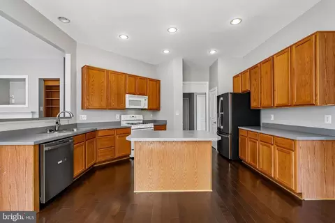 Kitchen - 9046 Roaring Spring Loop, Bristow, VA 20136 photo 1 of 2