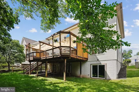 Exterior - 9046 Roaring Spring Loop, Bristow, VA 20136 photo 7 of 9
