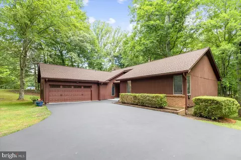12212 Woodlark Ct, Manassas, VA 20112