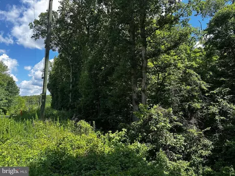 17201 Interstate Dr, Dumfries, VA 22026 photo 3