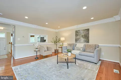 Living - 8310 Ewing Pl, Manassas, VA 20109 photo 2 of 4