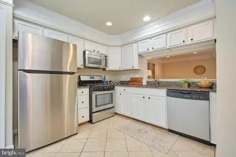 Kitchen - 8310 Ewing Pl, Manassas, VA 20109 photo 2 of 3
