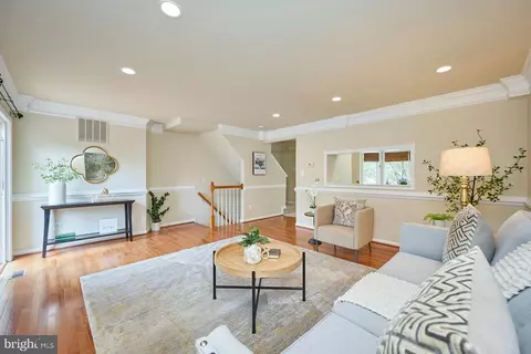 Living - 8310 Ewing Pl, Manassas, VA 20109 photo 3 of 4