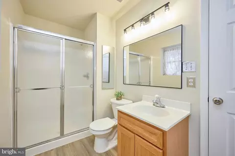Bath - 8310 Ewing Pl, Manassas, VA 20109 photo 3 of 3