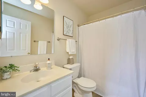 Bath - 8310 Ewing Pl, Manassas, VA 20109 photo 1 of 3