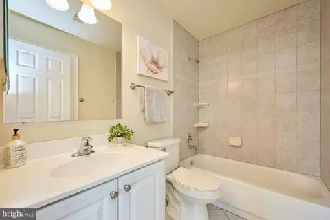 Bath - 8310 Ewing Pl, Manassas, VA 20109 photo 2 of 3