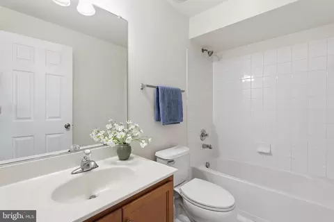 Bath - 17515 Mina Ln, Dumfries, VA 22025 photo 5 of 5