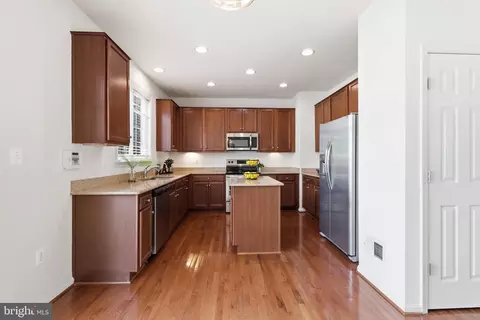 Kitchen - 17515 Mina Ln, Dumfries, VA 22025 photo 2 of 3
