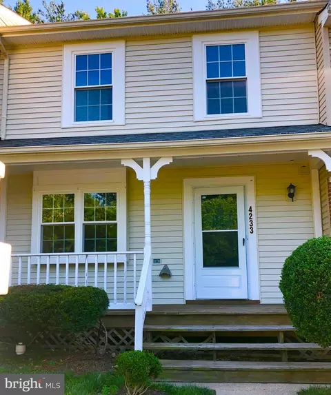 4233 Gibson Ct, Woodbridge, VA 22193