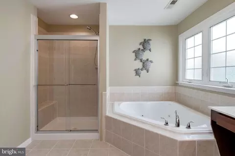 Bath - 3364 Logstone Dr, Triangle, VA 22172 photo 3 of 6