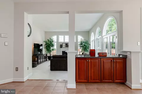 Entry Way - 3364 Logstone Dr, Triangle, VA 22172 photo 4 of 7