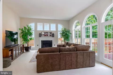 Living - 3364 Logstone Dr, Triangle, VA 22172 photo 3 of 4