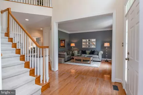 Entry Way - 3364 Logstone Dr, Triangle, VA 22172 photo 2 of 7