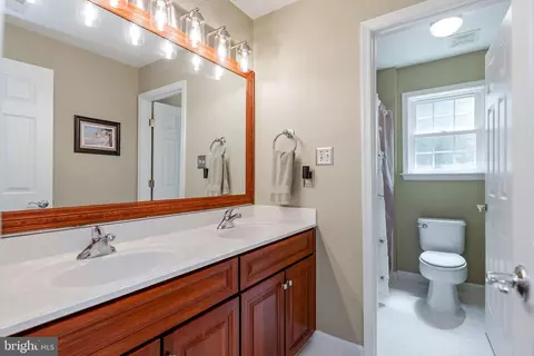 Bath - 3364 Logstone Dr, Triangle, VA 22172 photo 5 of 6