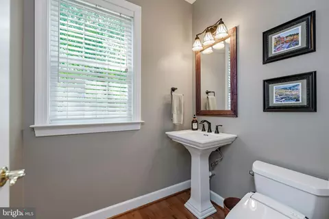 Bath - 3364 Logstone Dr, Triangle, VA 22172 photo 1 of 6