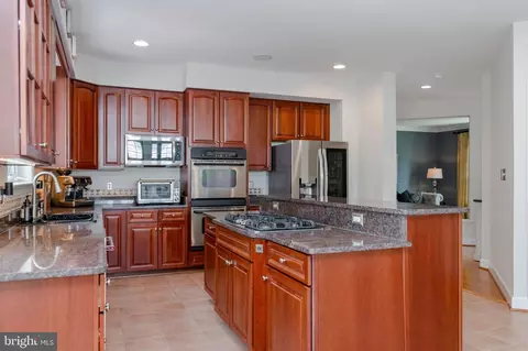 Kitchen - 3364 Logstone Dr, Triangle, VA 22172 photo 4 of 7