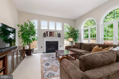 Living - 3364 Logstone Dr, Triangle, VA 22172 photo 4 of 4