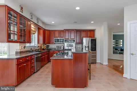 Kitchen - 3364 Logstone Dr, Triangle, VA 22172 photo 3 of 7