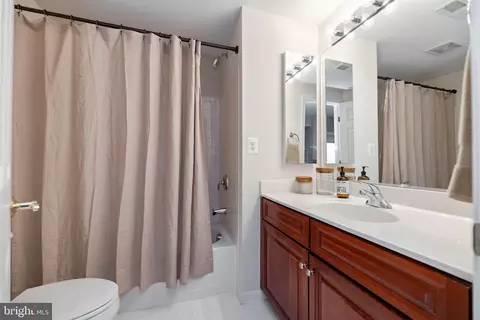 Bath - 3364 Logstone Dr, Triangle, VA 22172 photo 6 of 6