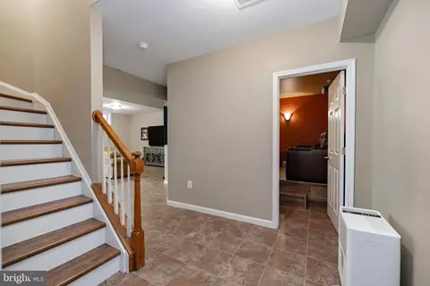 Entry Way - 3364 Logstone Dr, Triangle, VA 22172 photo 7 of 7